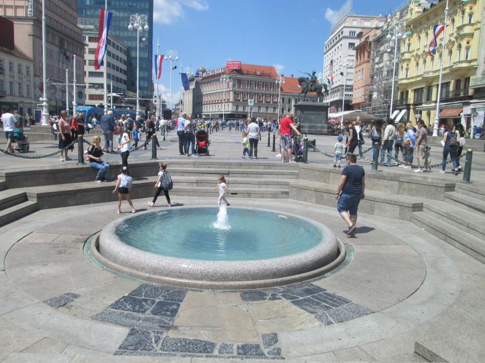 ZAGREB TOUR – Manda